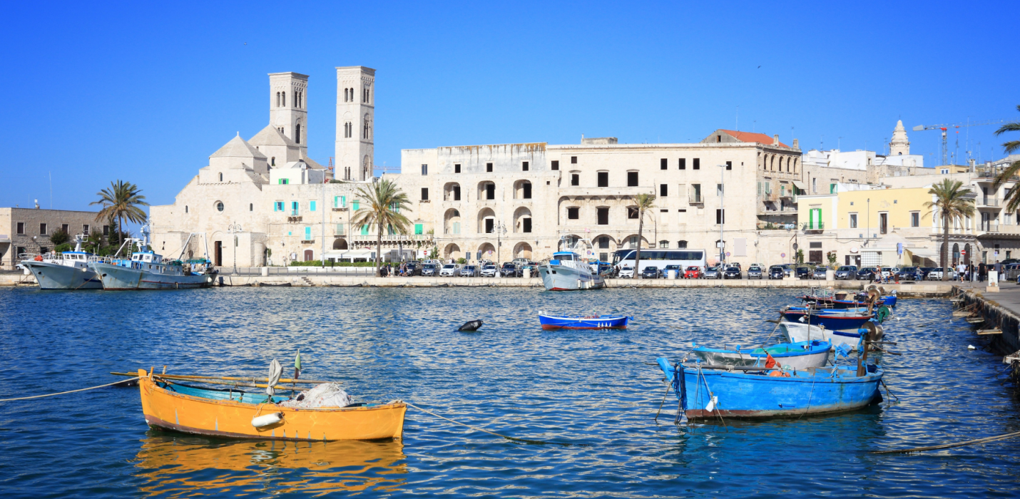 BARI, ANDRIA E TRANI: TRA CHIESE ROMANICHE E CASTELLI SVEVI BARI, ANDRIA E TRANI: TRA CHIESE ROMANICHE E CASTELLI SVEVI