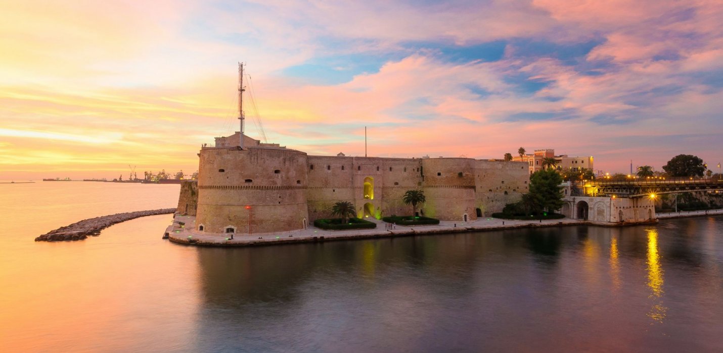 LE MERAVIGLIE DELLA PUGLIA ORIENTALE LE MERAVIGLIE DELLA PUGLIA ORIENTALE