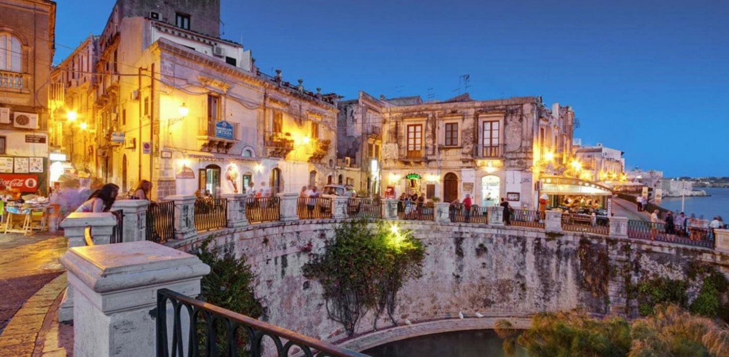 SICILIA D'AUTORE: DA CALTAGIRONE A SIRACUSA