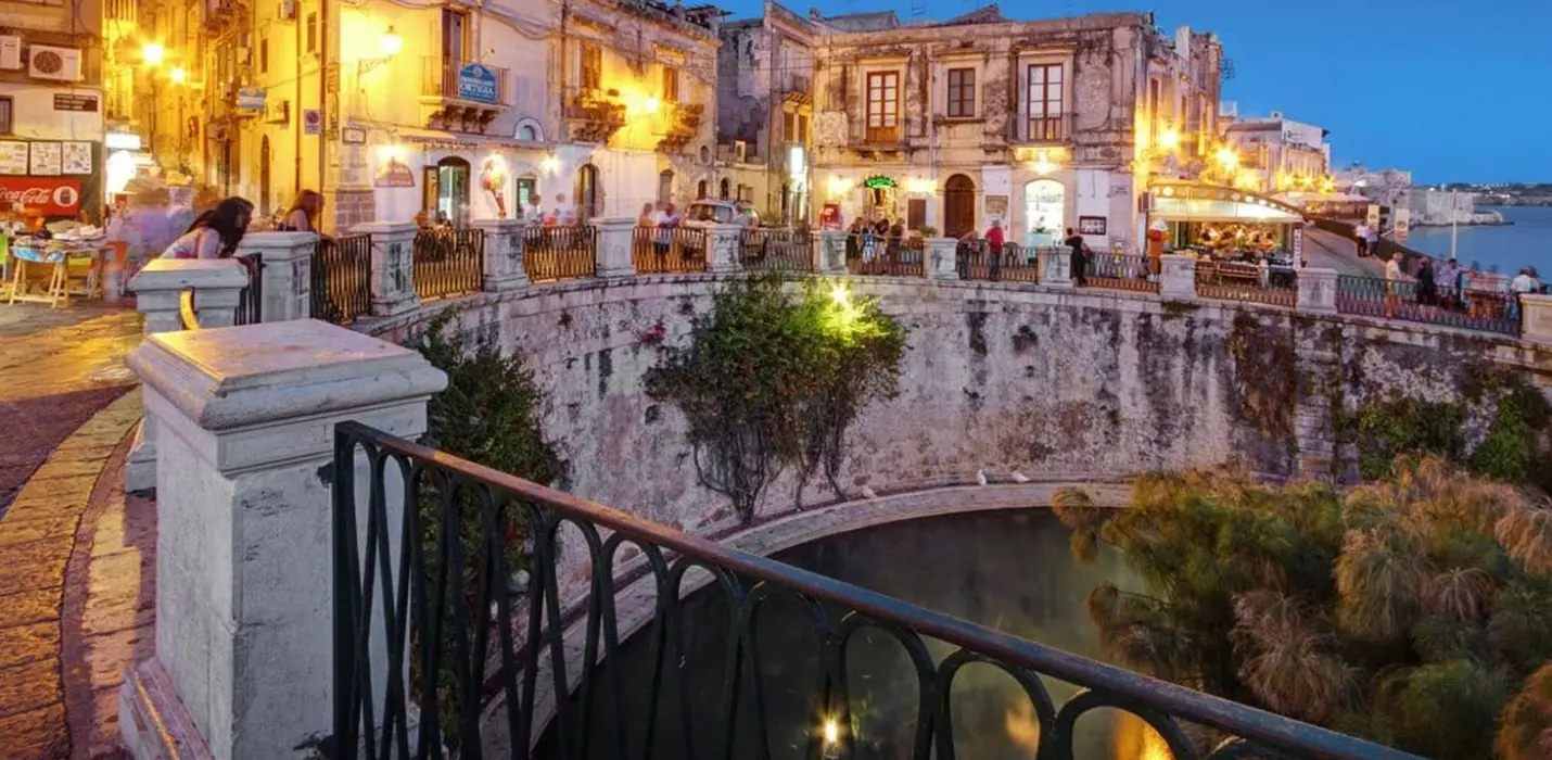 SICILIA D'AUTORE: DA CALTAGIRONE A SIRACUSA