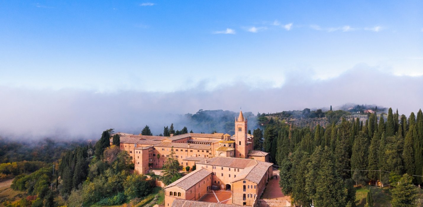 ASCIANO E L'ABBAZIA DI MONTEOLIVETO MAGGIORE ASCIANO E L'ABBAZIA DI MONTEOLIVETO MAGGIORE