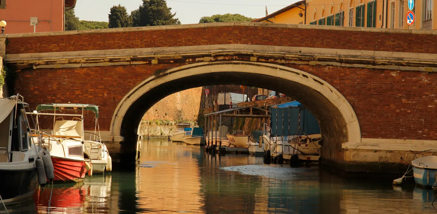 LIVORNO: LE FORTEZZE, I FOSSI E LA TERRAZZA