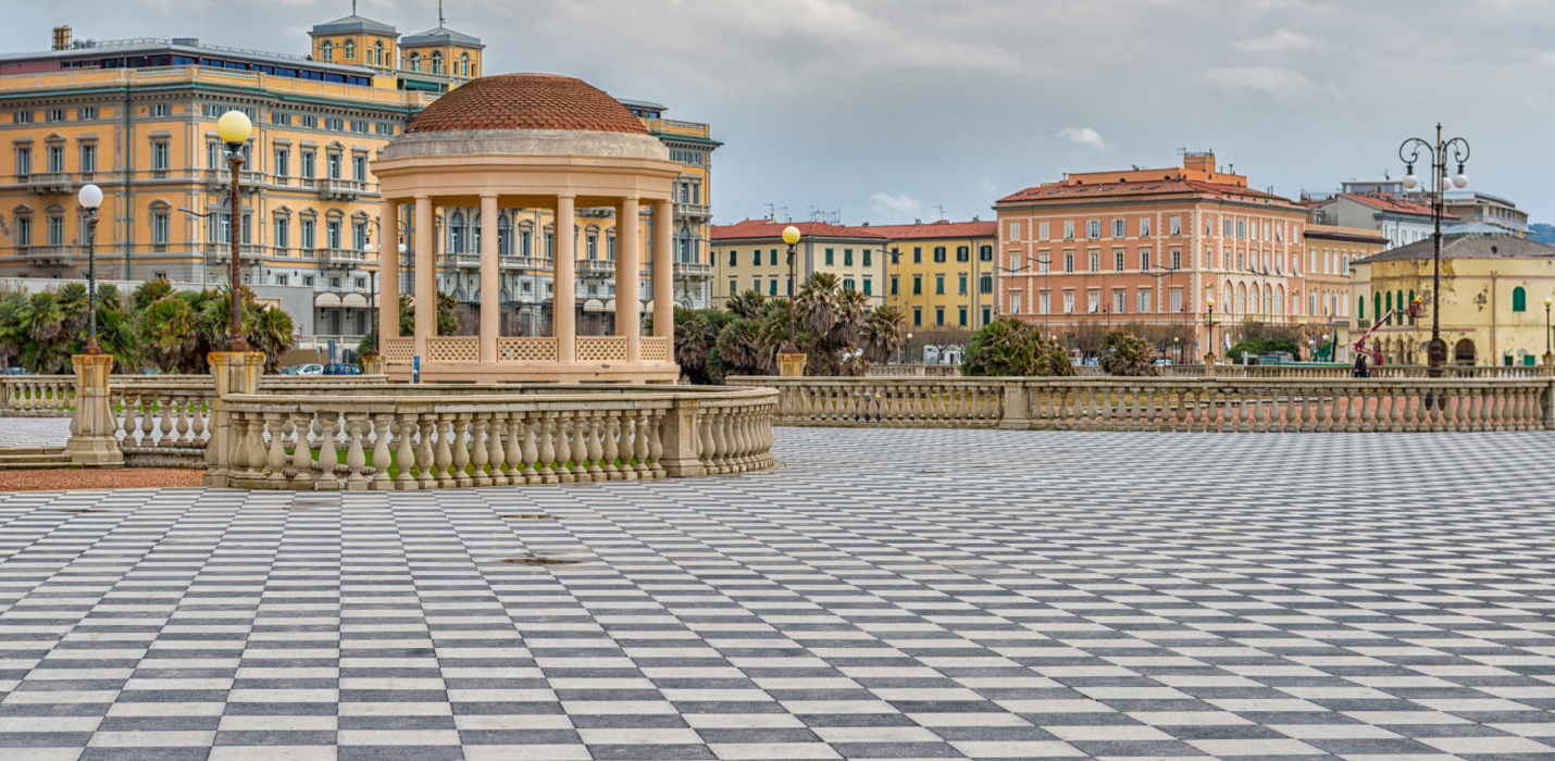 LIVORNO: LE FORTEZZE, I FOSSI E LA TERRAZZA LIVORNO: LE FORTEZZE, I FOSSI E LA TERRAZZA