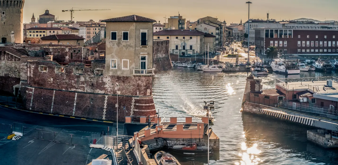 LIVORNO: LE FORTEZZE, I FOSSI E LA TERRAZZA