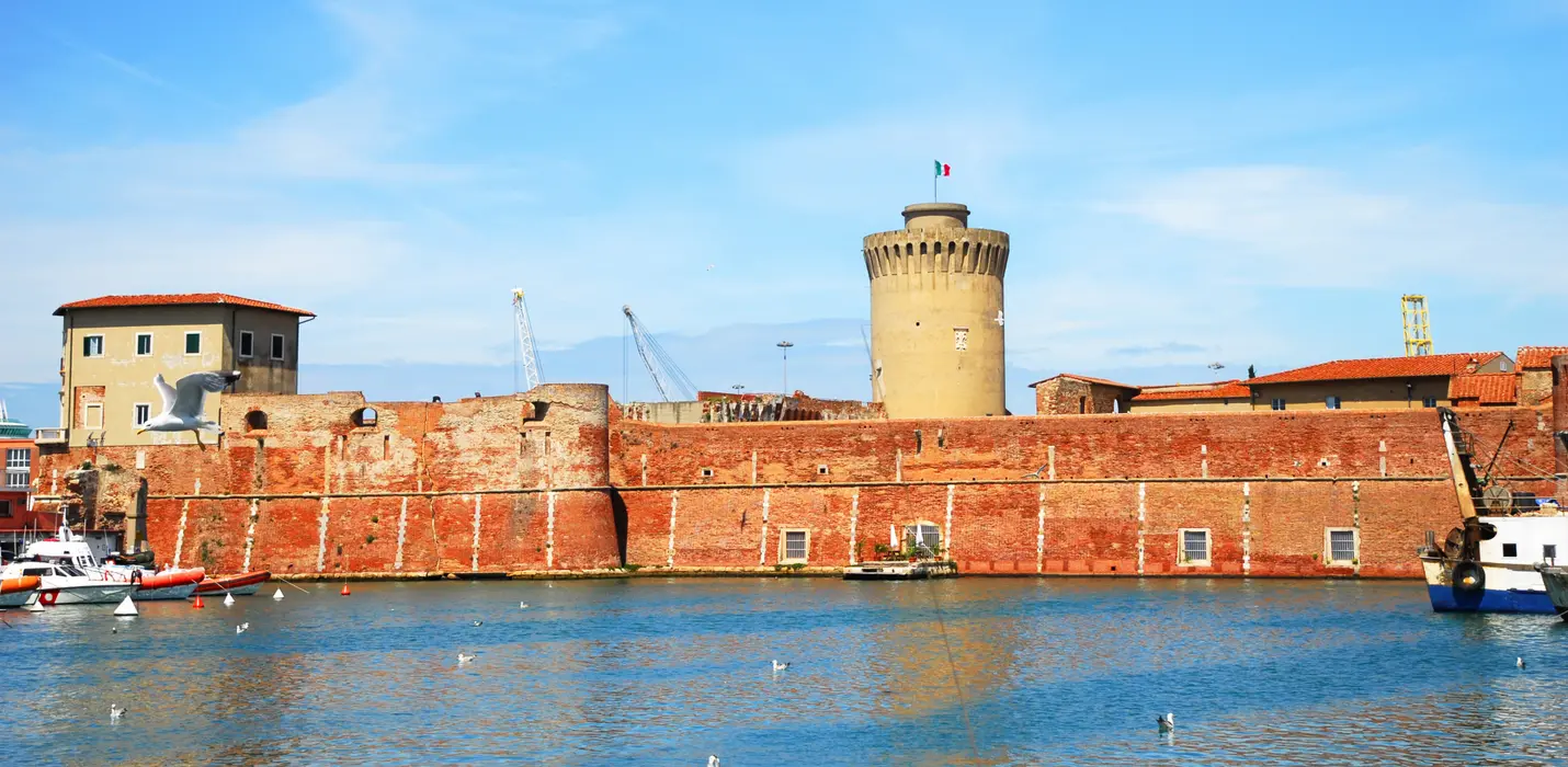 LIVORNO: LE FORTEZZE, I FOSSI E LA TERRAZZA