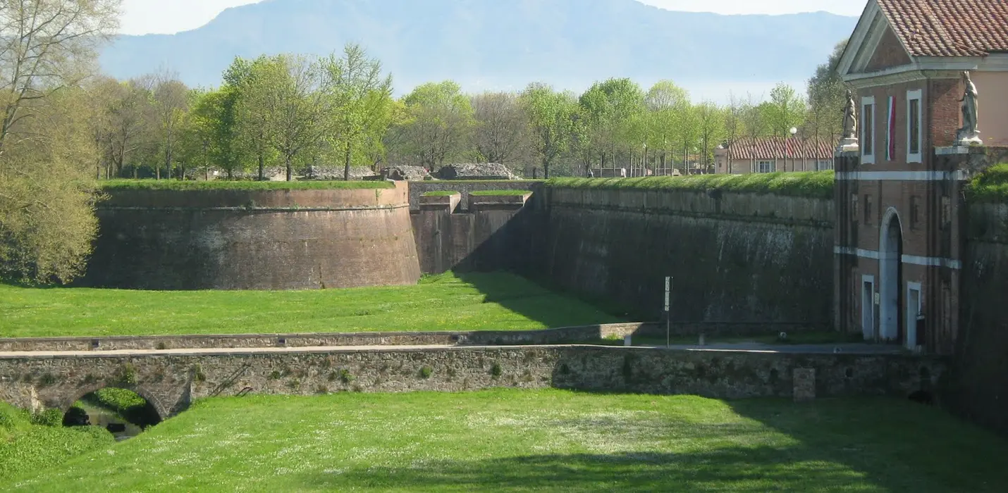 LUCCA LA CITTA FORTEZZA