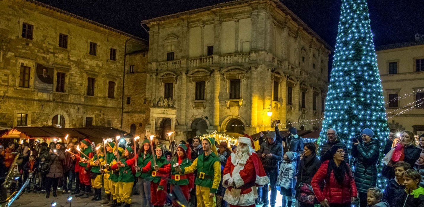 MONTEPULCIANO e i mercatini di natale MONTEPULCIANO e i mercatini di natale