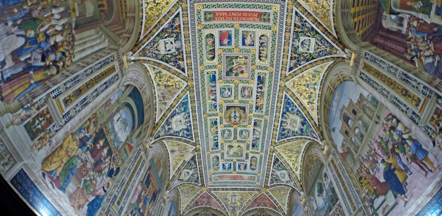 SIENA GIOIELLO MEDIOEVALE