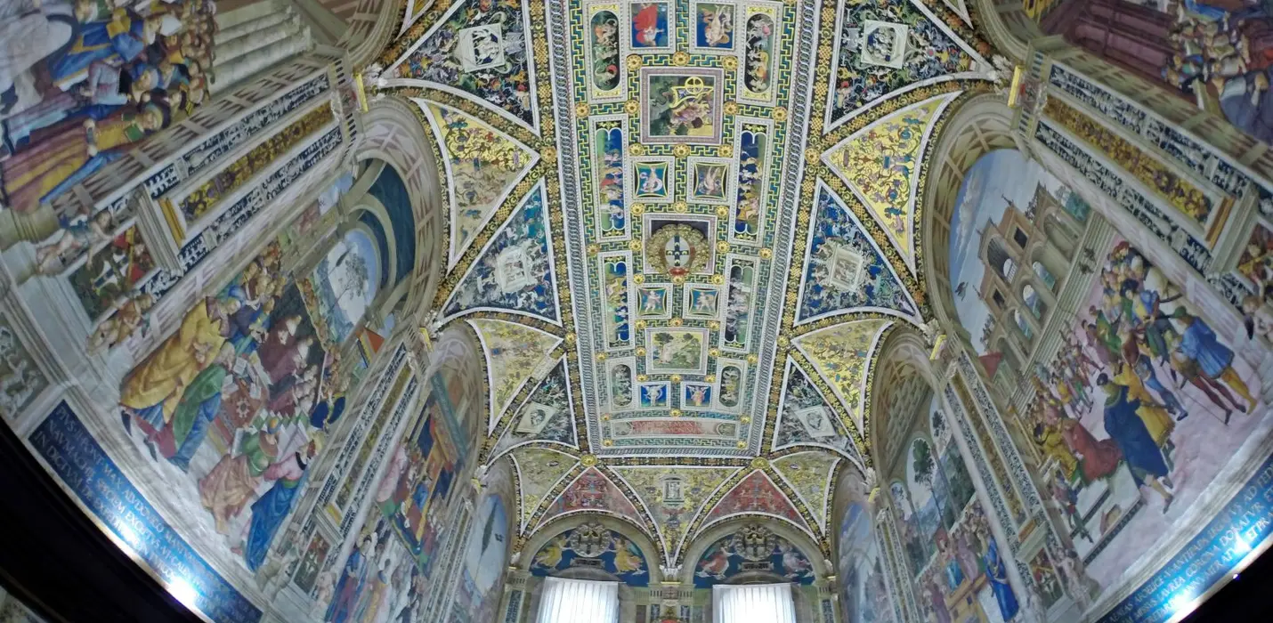 SIENA GIOIELLO MEDIOEVALE