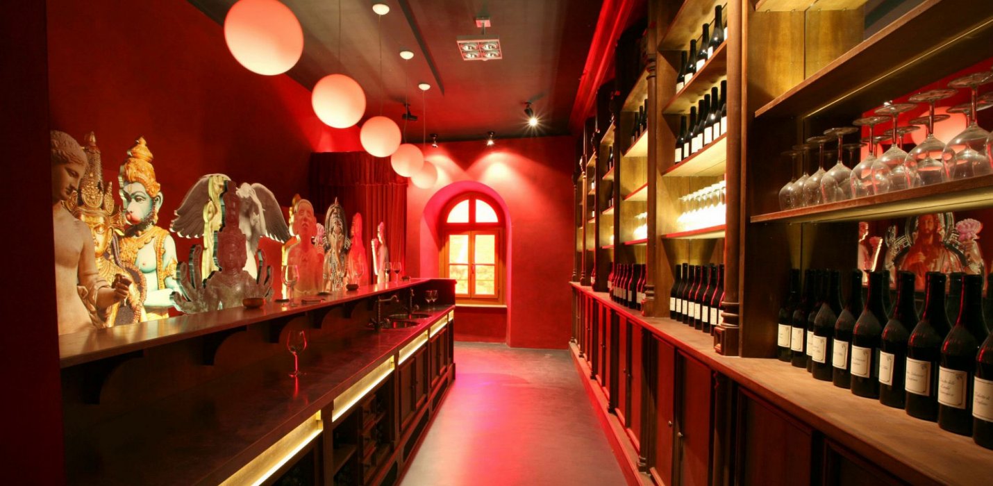 SCARZUOLA E CANTINE LUNGAROTTI DI TORGIANO SCARZUOLA E CANTINE LUNGAROTTI DI TORGIANO