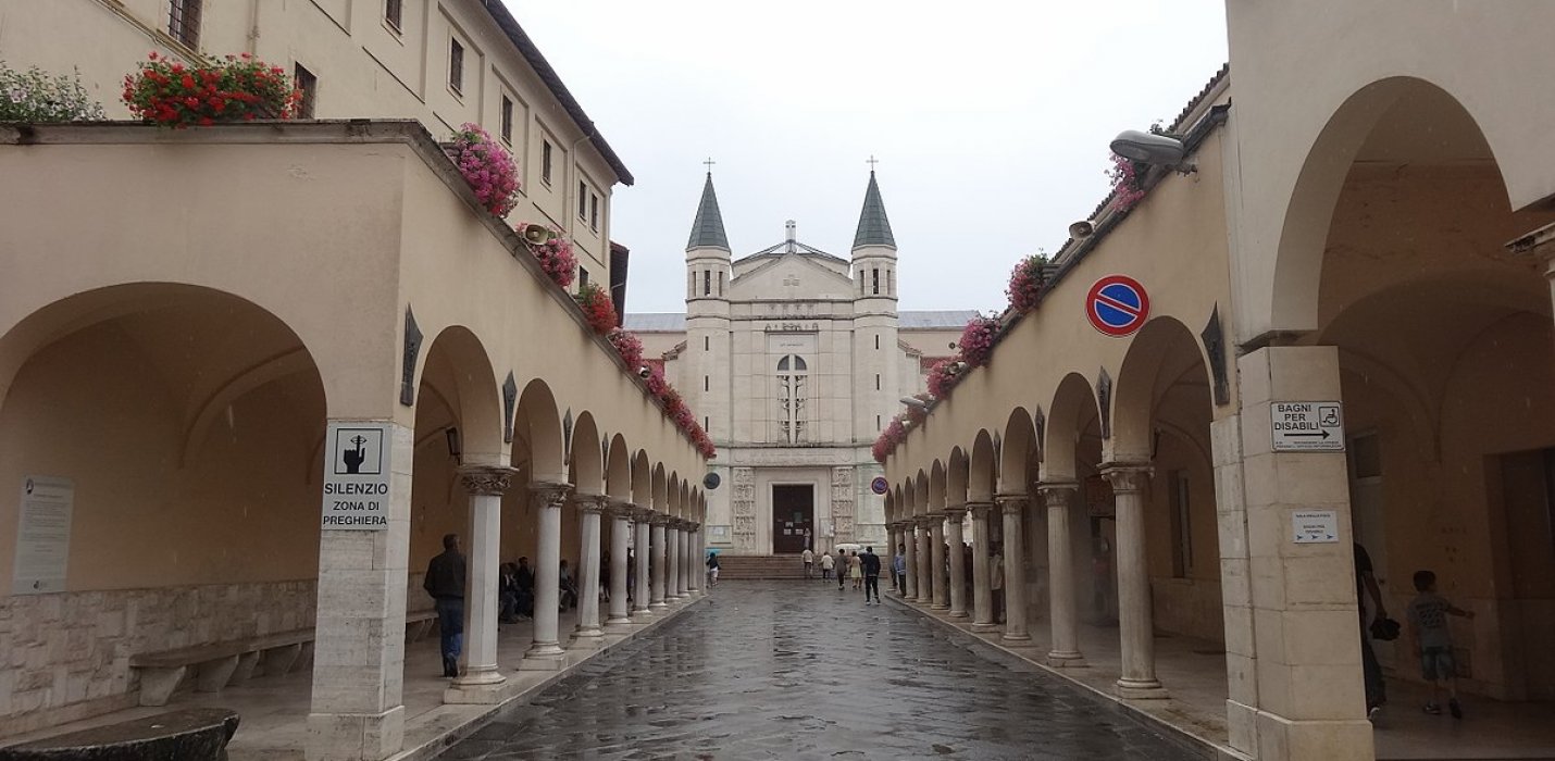 FIORITURA DI CASTELLUCCIO  E CASCIA FIORITURA DI CASTELLUCCIO  E CASCIA