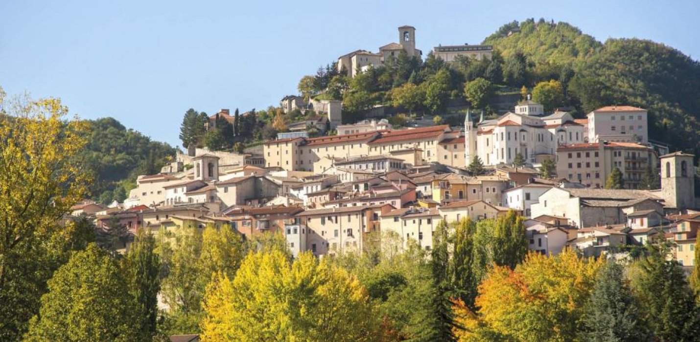 FIORITURA DI CASTELLUCCIO  E CASCIA FIORITURA DI CASTELLUCCIO  E CASCIA