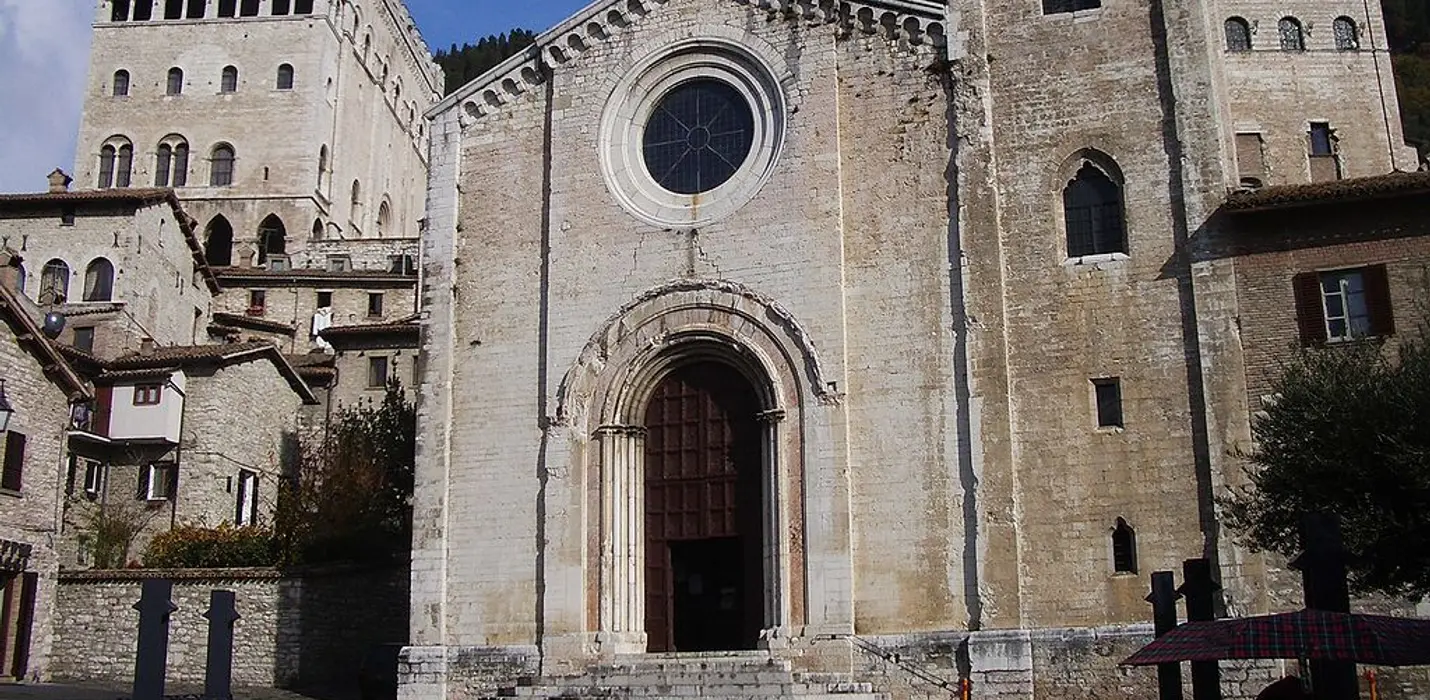 GUBBIO, L'ALBERO E IL PRESEPE