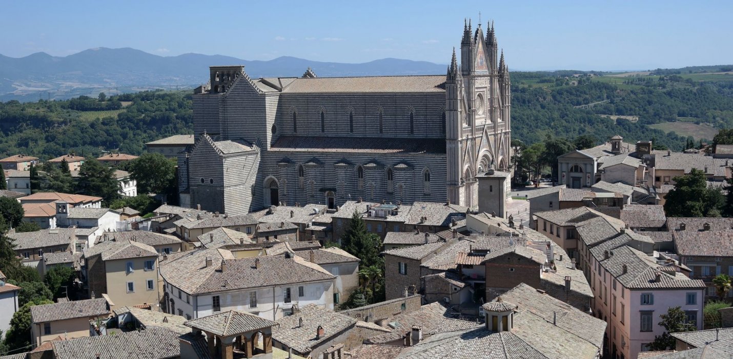 ORVIETO, LA CITTA' DEI TESORI ORVIETO, LA CITTA' DEI TESORI