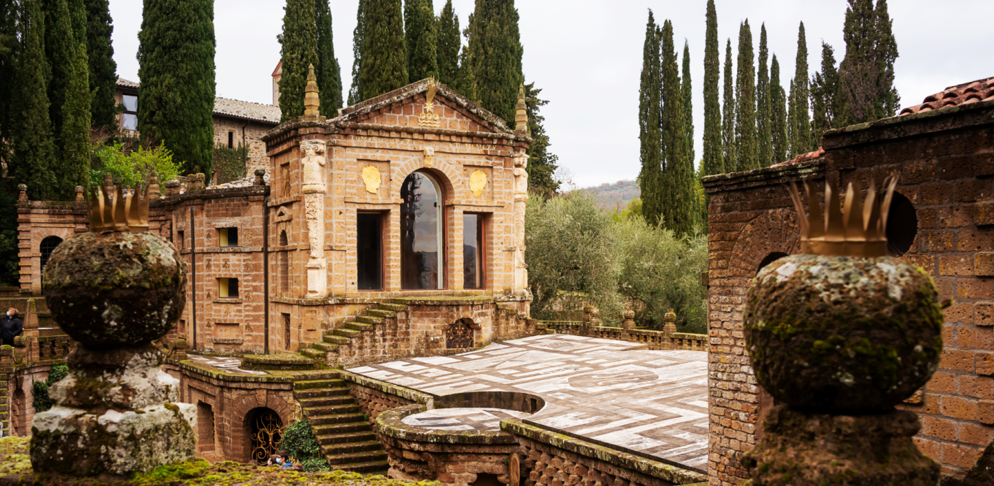 SCARZUOLA E CANTINE LUNGAROTTI DI TORGIANO SCARZUOLA E CANTINE LUNGAROTTI DI TORGIANO