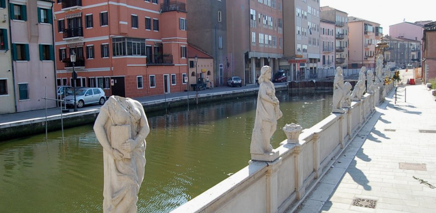 CHIOGGIA E L'ISOLA DI PELLESTRINA CHIOGGIA E L'ISOLA DI PELLESTRINA