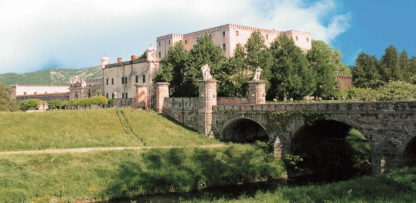 CASTELLO DEL CATAJO E ABBAZIA DI PRAGLIA