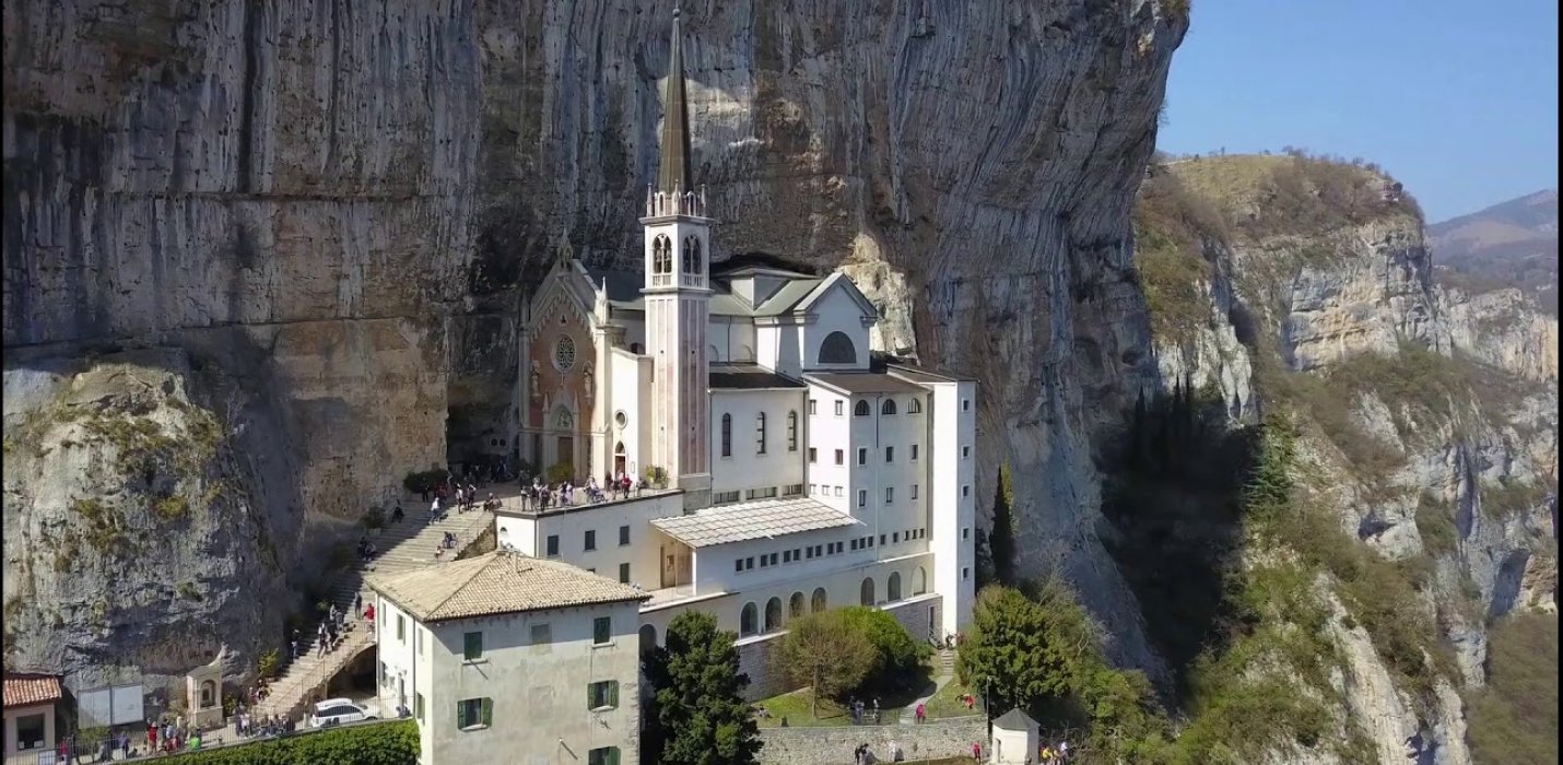 MADONNA DELLA CORONA E GARDA MADONNA DELLA CORONA E GARDA