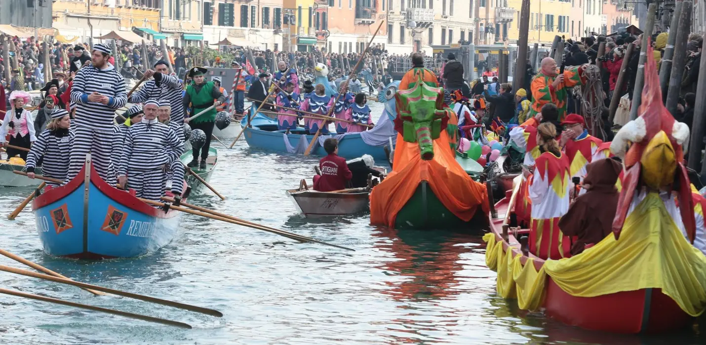 VENEZIA E IL CARNEVALE SULL'ACQUA