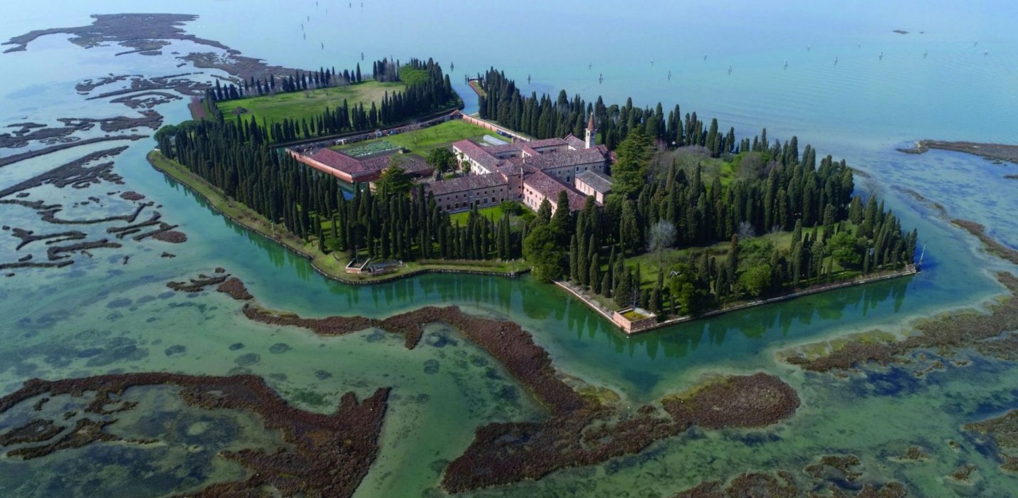 LE ISOLE SPIRITUALI DI VENEZIA LE ISOLE SPIRITUALI DI VENEZIA