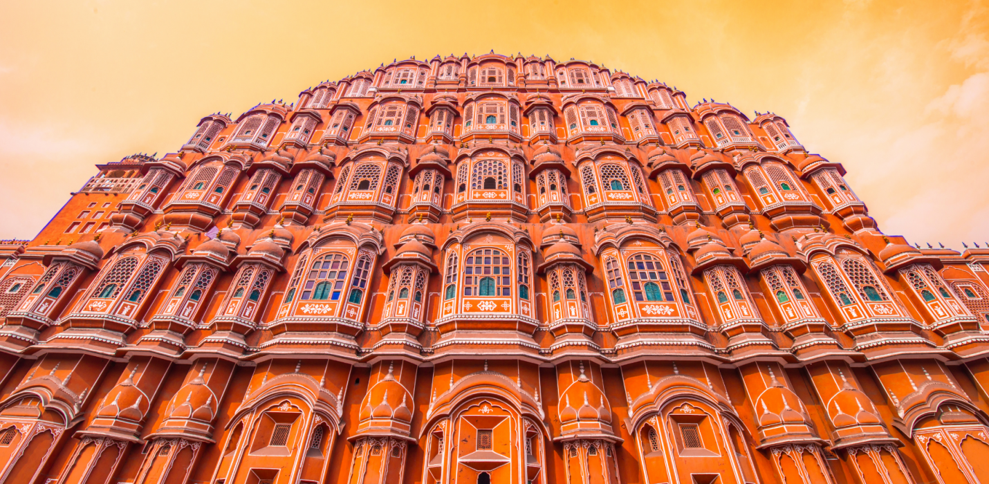 INDIA, L'ESSENZA DEL MISTICISMO E DEI COLORI INDIA, L'ESSENZA DEL MISTICISMO E DEI COLORI