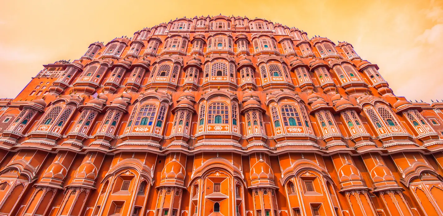 INDIA, L'ESSENZA DEL MISTICISMO E DEI COLORI