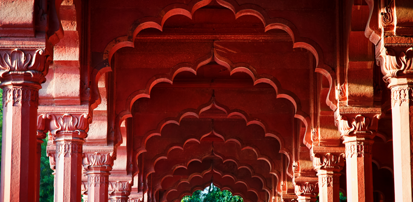 INDIA, L'ESSENZA DEL MISTICISMO E DEI COLORI INDIA, L'ESSENZA DEL MISTICISMO E DEI COLORI