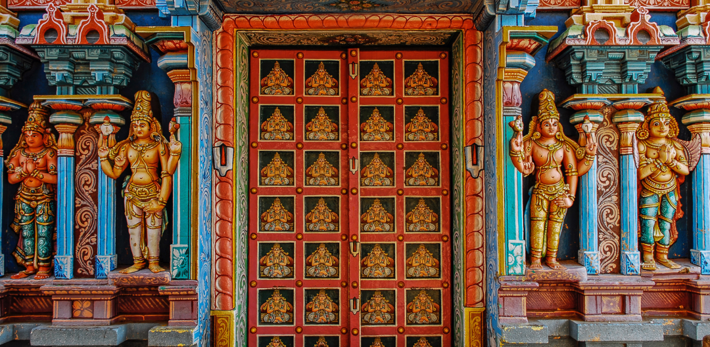 INDIA, L'ESSENZA DEL MISTICISMO E DEI COLORI INDIA, L'ESSENZA DEL MISTICISMO E DEI COLORI