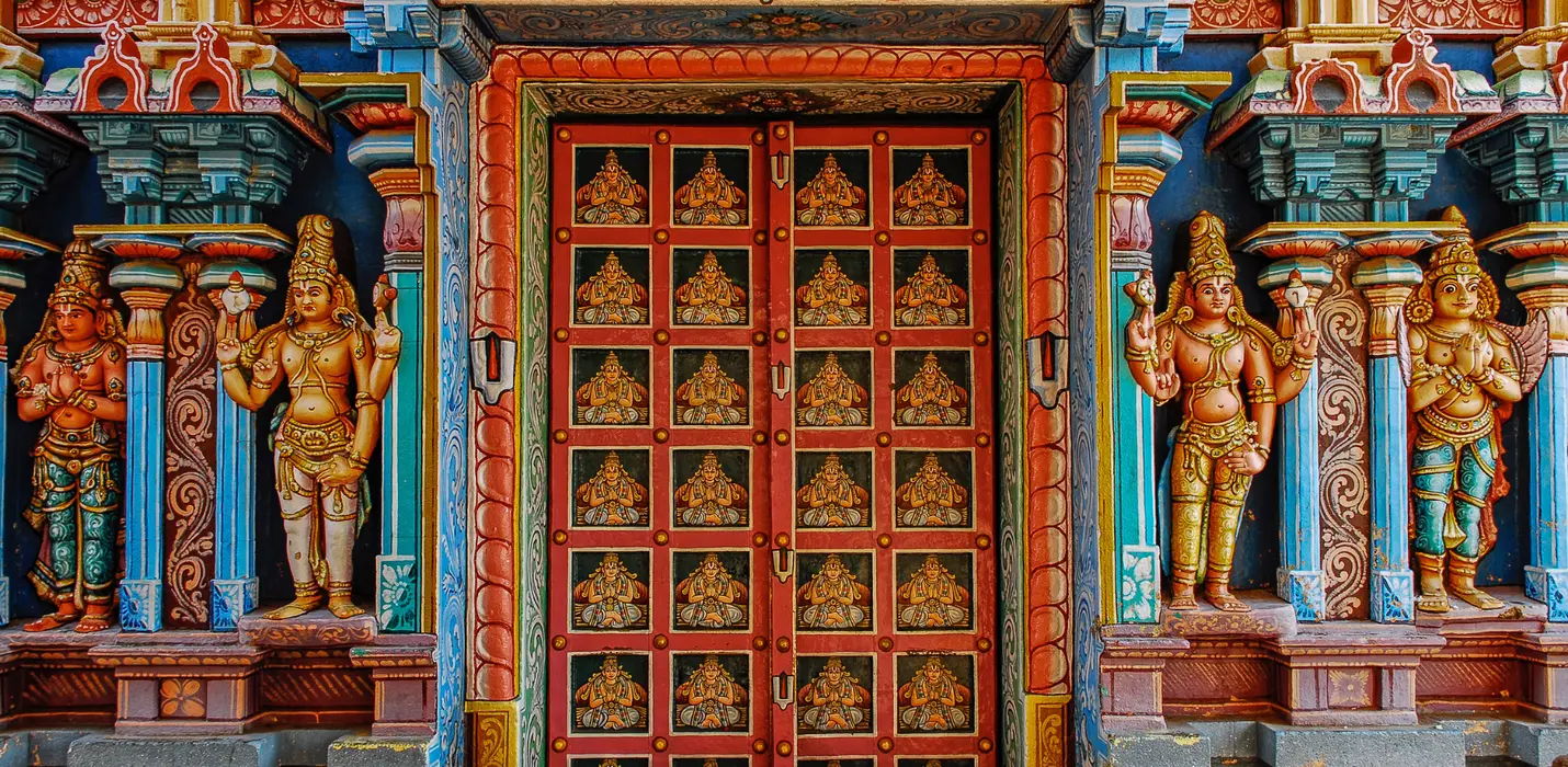 INDIA, L'ESSENZA DEL MISTICISMO E DEI COLORI