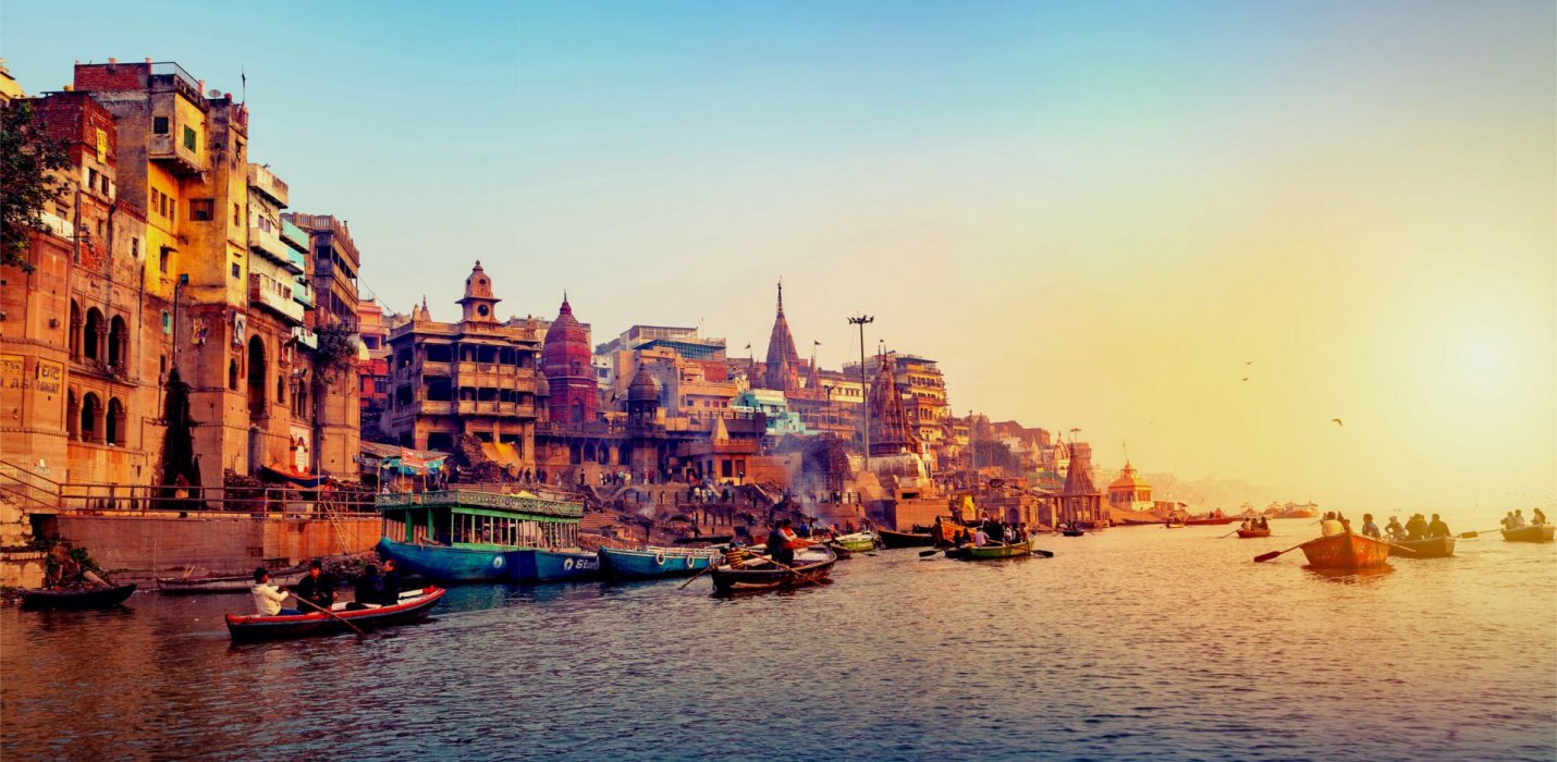 INDIA, L'ESSENZA DEL MISTICISMO E DEI COLORI INDIA, L'ESSENZA DEL MISTICISMO E DEI COLORI