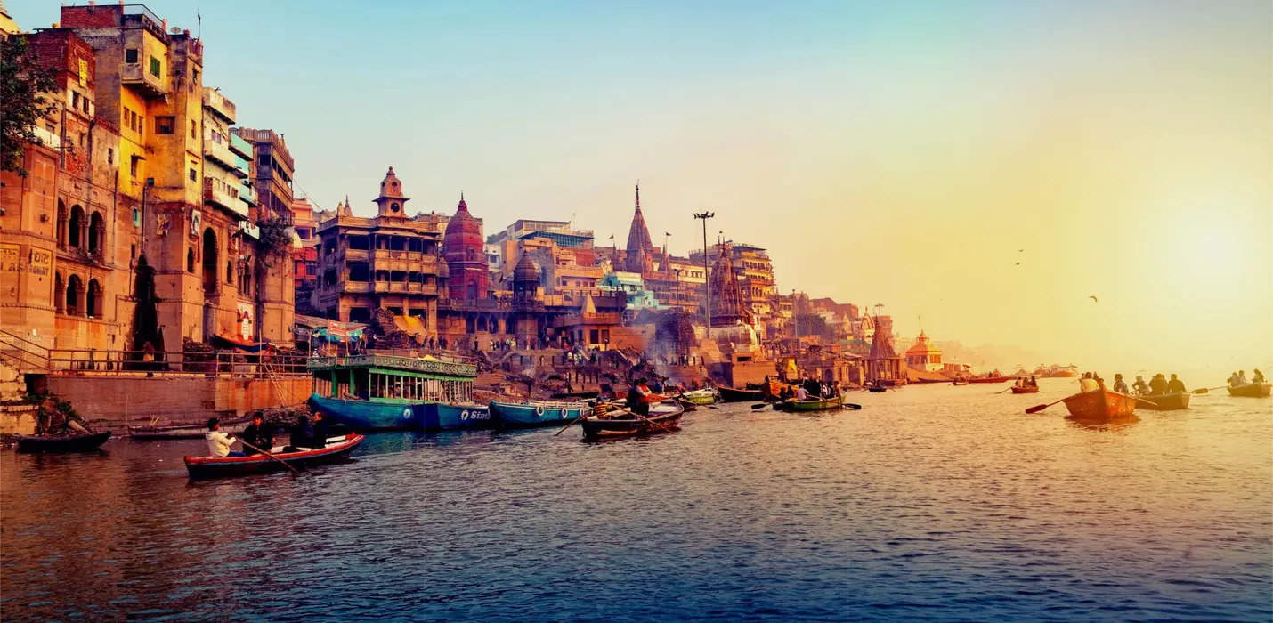 INDIA, L'ESSENZA DEL MISTICISMO E DEI COLORI
