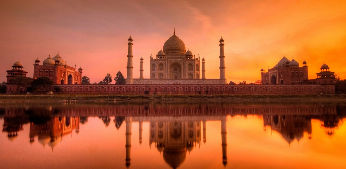 INDIA, L'ESSENZA DEL MISTICISMO E DEI COLORI INDIA, L'ESSENZA DEL MISTICISMO E DEI COLORI