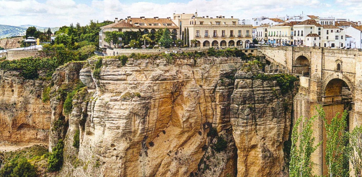 ANDALUSIA TRA ARTE E CULTURA! ANDALUSIA TRA ARTE E CULTURA!