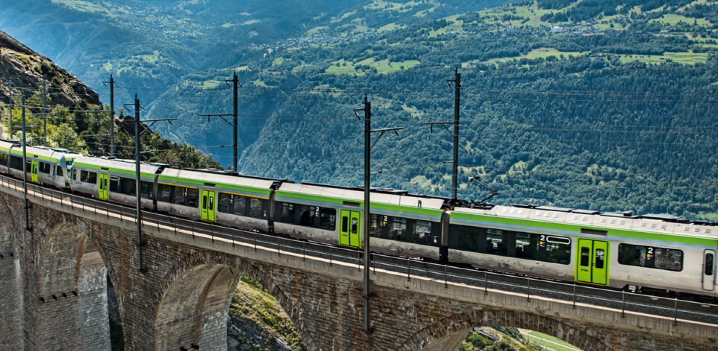 BERNA, THUN E IL TRENINO VERDE DELLE ALPI BERNA, THUN E IL TRENINO VERDE DELLE ALPI